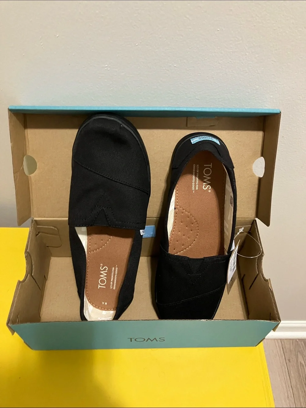 Toms Classic Canvas Slip-On Flats in Black